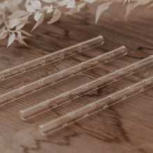 Load image into Gallery viewer, Strohhalme Herzen aus Glas 13cm im 4er Set (VE = 10 Sets)