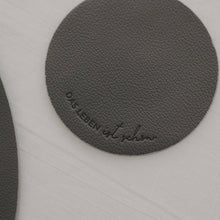 Lade das Bild in den Galerie-Viewer, Wendbare Untersetzer Das Leben 2er Set Grau (VE = 6 Stk.)