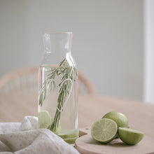 Lade das Bild in den Galerie-Viewer, Karaffe Herz weiß