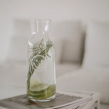 Lade das Bild in den Galerie-Viewer, Karaffe Smiley weiß