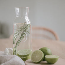 Lade das Bild in den Galerie-Viewer, Karaffe Smiley weiß