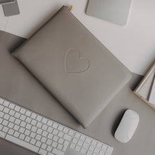 Load image into Gallery viewer, Laptoptasche Herz grau (VE = 4 Stk.)