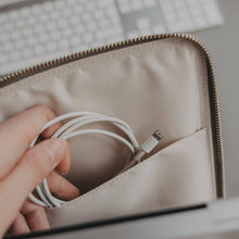 Load image into Gallery viewer, Laptoptasche Herz grau (VE = 4 Stk.)