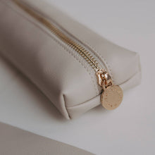 Load image into Gallery viewer, Federtasche Herz taupe (VE = 6 Stk.)
