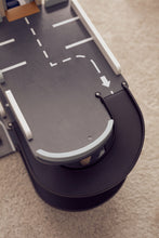 Lade das Bild in den Galerie-Viewer, Parkplatz AIDEN