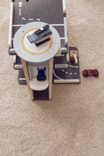 Lade das Bild in den Galerie-Viewer, Parkplatz AIDEN