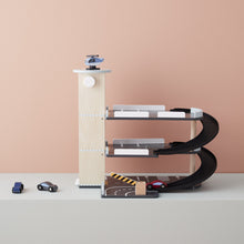 Lade das Bild in den Galerie-Viewer, Parkplatz AIDEN