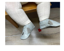 Lade das Bild in den Galerie-Viewer, Krabbelschuhe - Maus