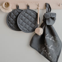 Lade das Bild in den Galerie-Viewer, Leinen Geschirrtücher Lebe Liebe Lache im 2er Set