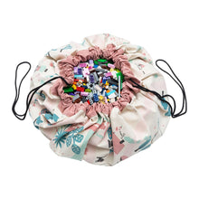 Lade das Bild in den Galerie-Viewer, Walk in a park Aufbewahrungstasche