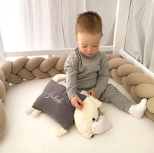 Lade das Bild in den Galerie-Viewer, Kuschelhund - Grau mit Stick