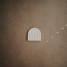 Lade das Bild in den Galerie-Viewer, Regenbogen Beißring - Shifting sand