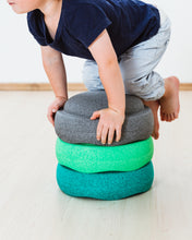 Lade das Bild in den Galerie-Viewer, Stapelstein SEASONS spring