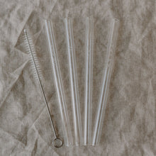 Lade das Bild in den Galerie-Viewer, Strohhalme Hello Love aus Glas, weiß