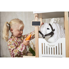 Lade das Bild in den Galerie-Viewer, Pferdestall für Steckenpferde