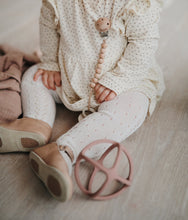 Lade das Bild in den Galerie-Viewer, Ball, Beißring - Dove Grey