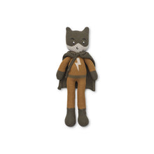 Lade das Bild in den Galerie-Viewer, Harris Superheldenpuppe - golden caramel