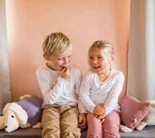 Lade das Bild in den Galerie-Viewer, Kuschelhund - Mauve mit Stick