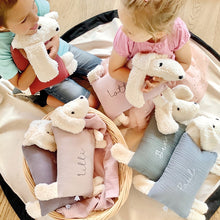 Lade das Bild in den Galerie-Viewer, Kuschelhund - Mint mit Stick