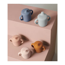 Lade das Bild in den Galerie-Viewer, Neil - Trinklerntasse aus Silikon