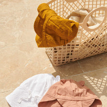 Lade das Bild in den Galerie-Viewer, Samantha Korb - Sandy