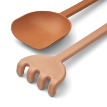 Lade das Bild in den Galerie-Viewer, Hilda Schaufel und Rechen - Almond/ Tuscany rose