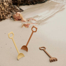 Lade das Bild in den Galerie-Viewer, Hilda Schaufel und Rechen - Almond/ Tuscany rose