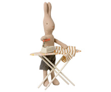 Lade das Bild in den Galerie-Viewer, Bügeleisen und Bügelbrett