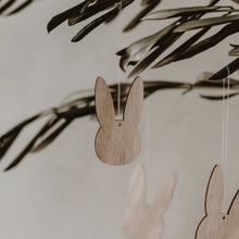Lade das Bild in den Galerie-Viewer, Holzanhänger Hase Natur im 8er Set