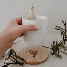 Lade das Bild in den Galerie-Viewer, Untersetzer aus Eichenholz - Blumenstrauß