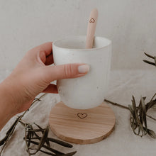 Lade das Bild in den Galerie-Viewer, Untersetzer aus Eichenholz - Herz