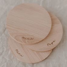 Lade das Bild in den Galerie-Viewer, Untersetzer aus Eichenholz - Papa