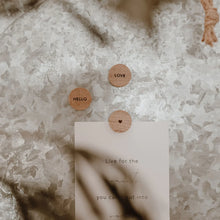 Lade das Bild in den Galerie-Viewer, Holzmagnete im 3er Set - Hello Love
