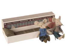 Lade das Bild in den Galerie-Viewer, Oma und Opa Maus in Streichholzschachtel