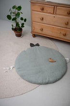 Lade das Bild in den Galerie-Viewer, Krabbeldecke rund Dijon Daily - shadow green