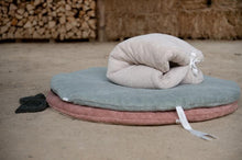 Lade das Bild in den Galerie-Viewer, Krabbeldecke rund Dijon Daily - shadow green