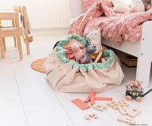 Lade das Bild in den Galerie-Viewer, Cherry Love Aufbewahrungstasche