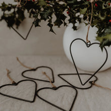 Lade das Bild in den Galerie-Viewer, Metallanhänger Herz 6er Set
