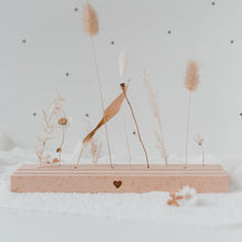 Lade das Bild in den Galerie-Viewer, Großer Karten- und Trockenblumenständer Herz
