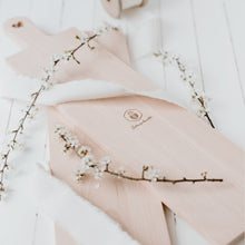 Lade das Bild in den Galerie-Viewer, Schneidebrett Lebe Liebe Lache