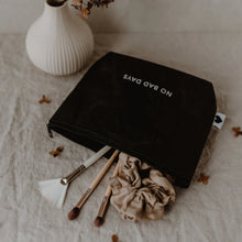 Lade das Bild in den Galerie-Viewer, Kosmetiktasche No Bad Days