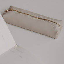 Lade das Bild in den Galerie-Viewer, Federtasche Herz taupe (VE = 6 Stk.)
