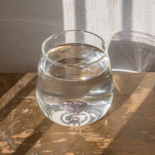 Load image into Gallery viewer, Trinkglas Herzfigur rosa (VE = 6 Stk)
