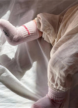 Lade das Bild in den Galerie-Viewer, AMORE SOCKEN | BABY: 2-3 Jahre
