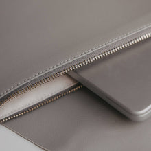 Lade das Bild in den Galerie-Viewer, Laptoptasche Herz grau (VE = 4 Stk.)
