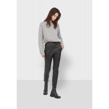 Lade das Bild in den Galerie-Viewer, Lederhose Gift in schwarz
