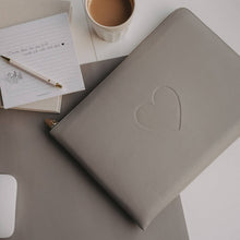 Lade das Bild in den Galerie-Viewer, Laptoptasche Herz grau (VE = 4 Stk.)
