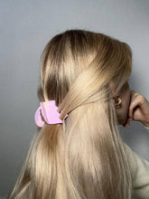 Lade das Bild in den Galerie-Viewer, Haarklammer Stern Pink Leo
