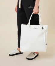 Lade das Bild in den Galerie-Viewer, The Classic Bag - White
