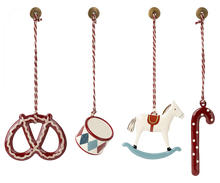 Lade das Bild in den Galerie-Viewer, Metallornament Set - Peter`s Christmas
